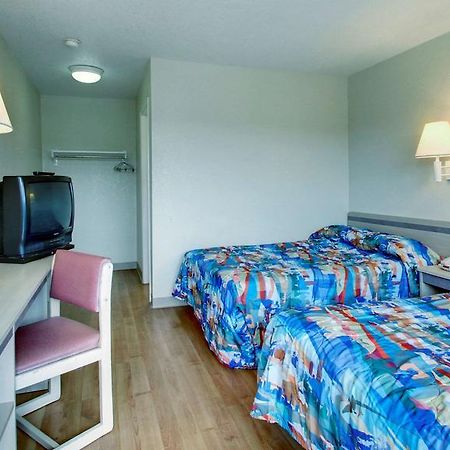 Motel 6 Manhattan Kansas Dış mekan fotoğraf