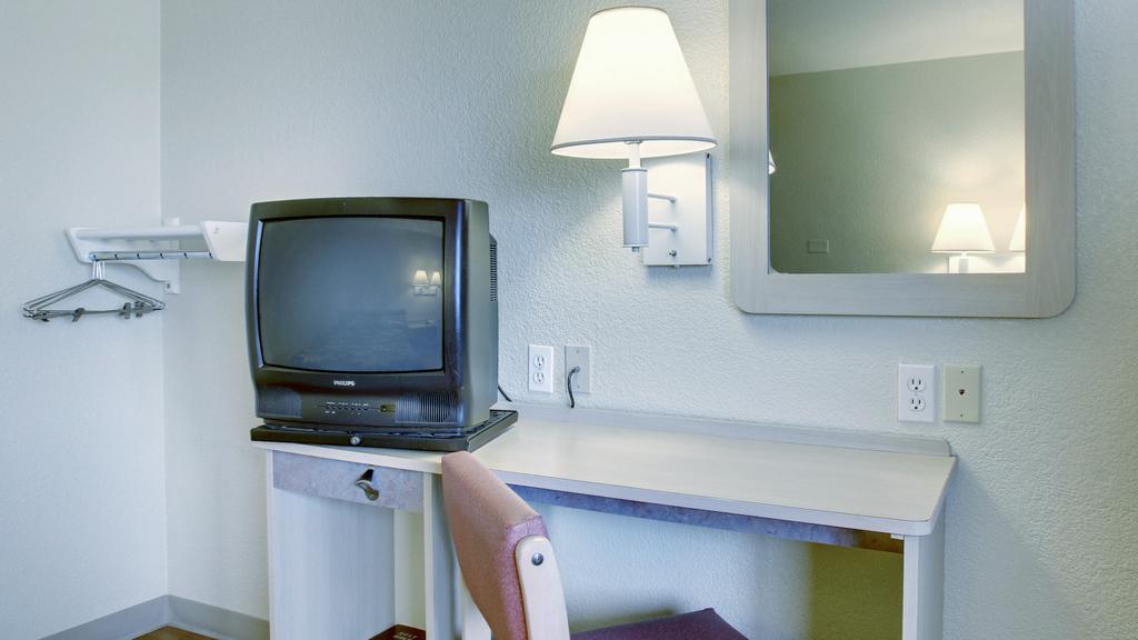 Motel 6 Manhattan Kansas Oda fotoğraf