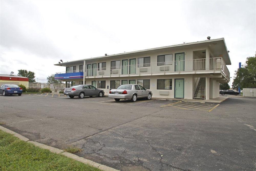 Motel 6 Manhattan Kansas Dış mekan fotoğraf