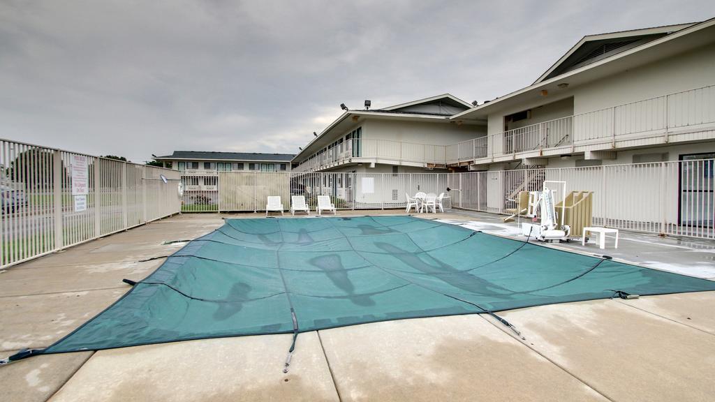Motel 6 Manhattan Kansas Dış mekan fotoğraf