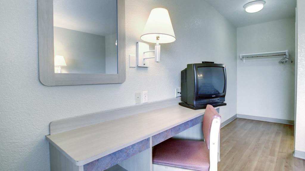 Motel 6 Manhattan Kansas Dış mekan fotoğraf