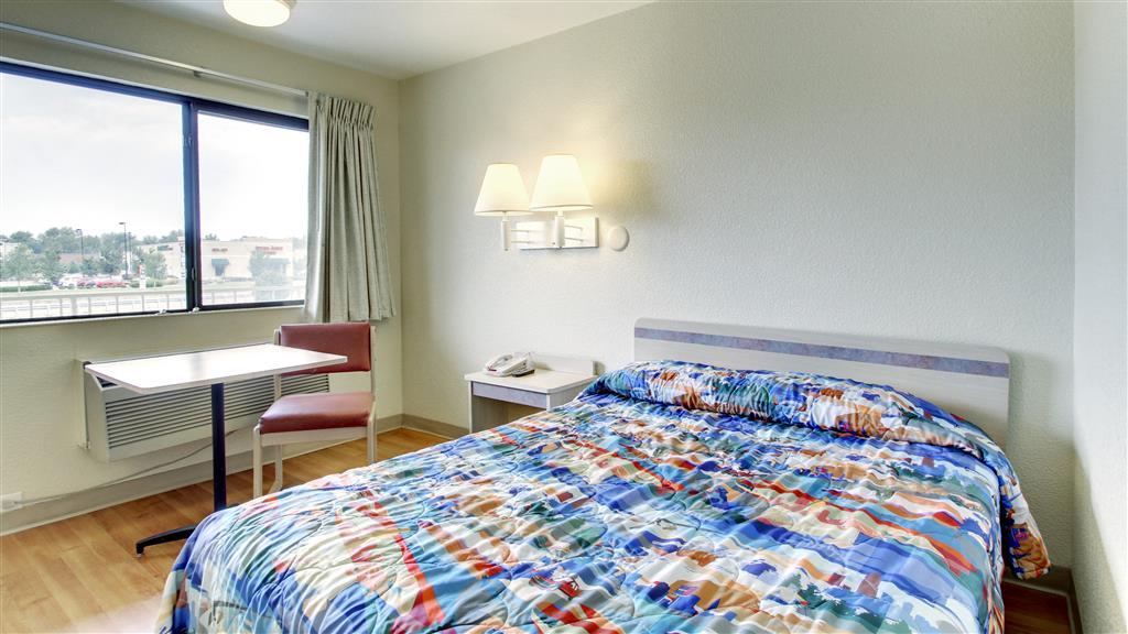 Motel 6 Manhattan Kansas Oda fotoğraf