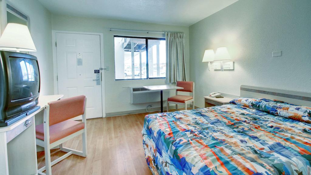 Motel 6 Manhattan Kansas Dış mekan fotoğraf