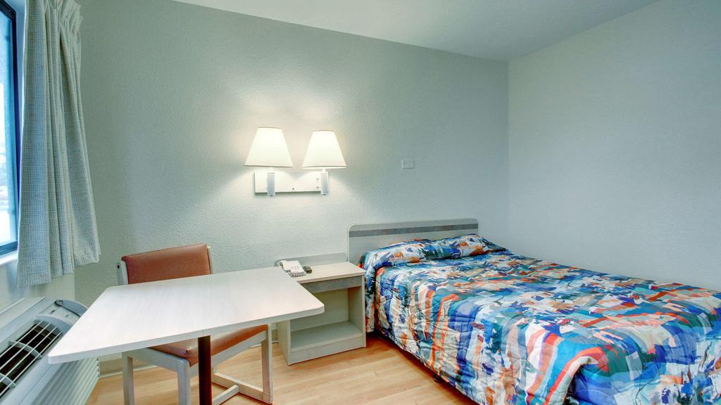 Motel 6 Manhattan Kansas Dış mekan fotoğraf