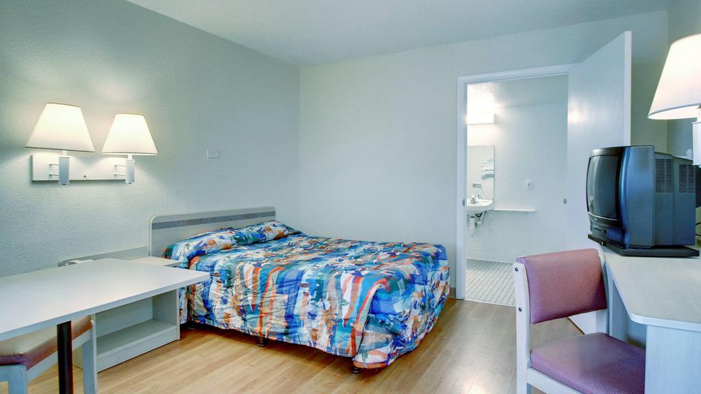 Motel 6 Manhattan Kansas Dış mekan fotoğraf