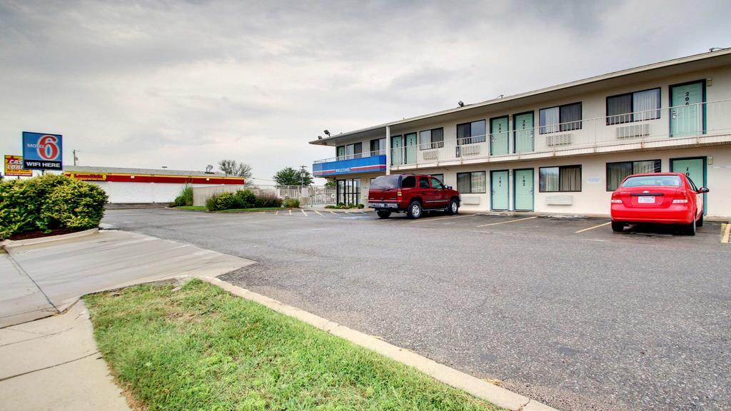Motel 6 Manhattan Kansas Dış mekan fotoğraf